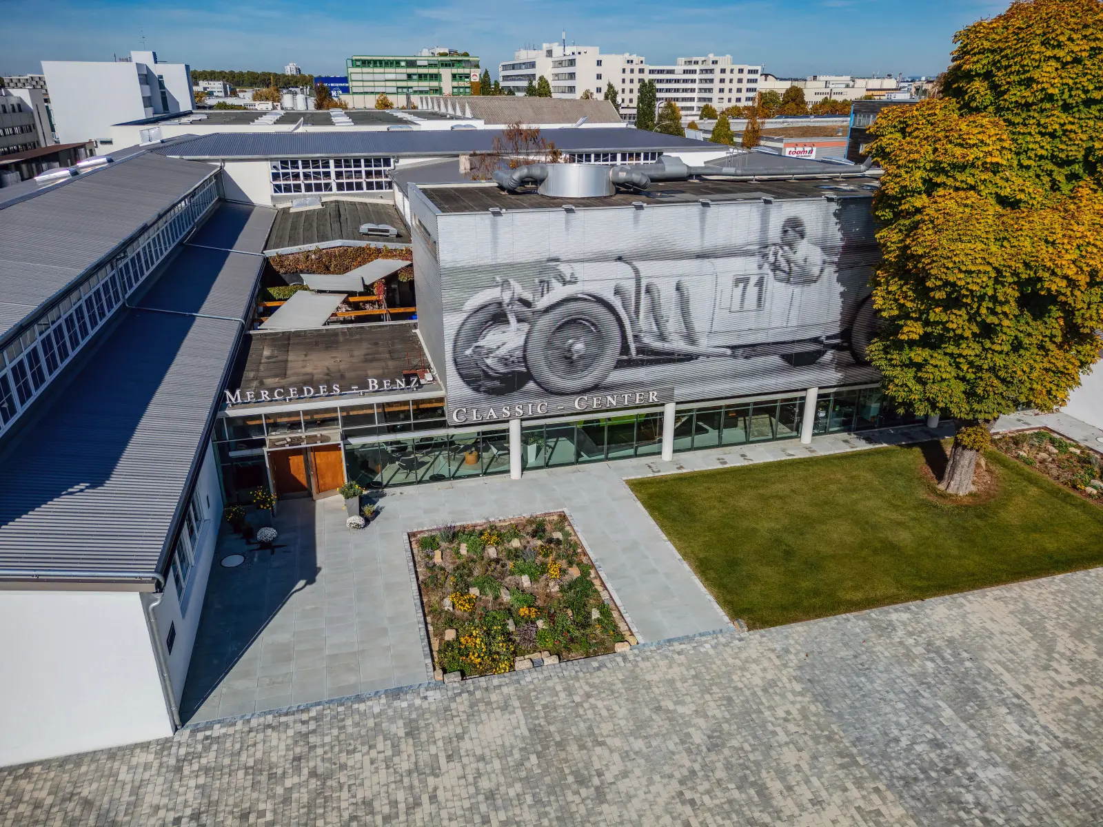Mercedes-Benz apre a Fellbach il più grande centro al mondo per auto storiche