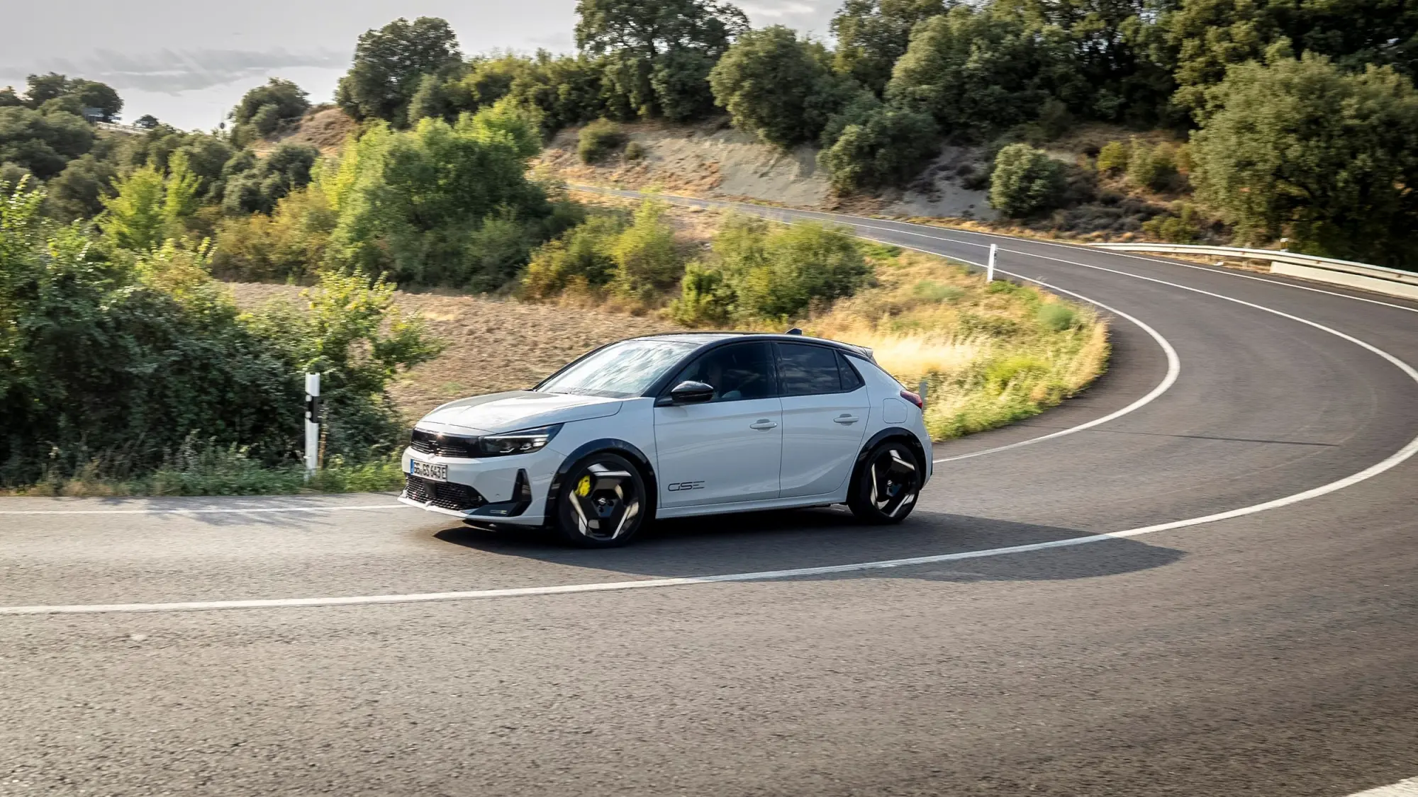 Opel Corsa GSE: la hot hatch elettrica che conquista da Saragozza a Parigi