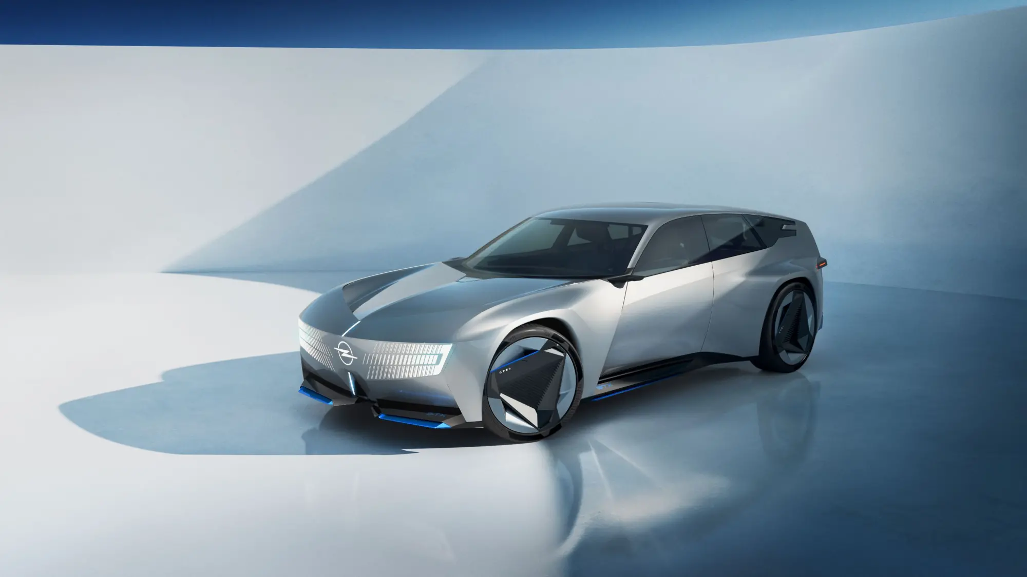 Opel STX Concept: la station wagon elettrica che reinterpreta il futuro del design