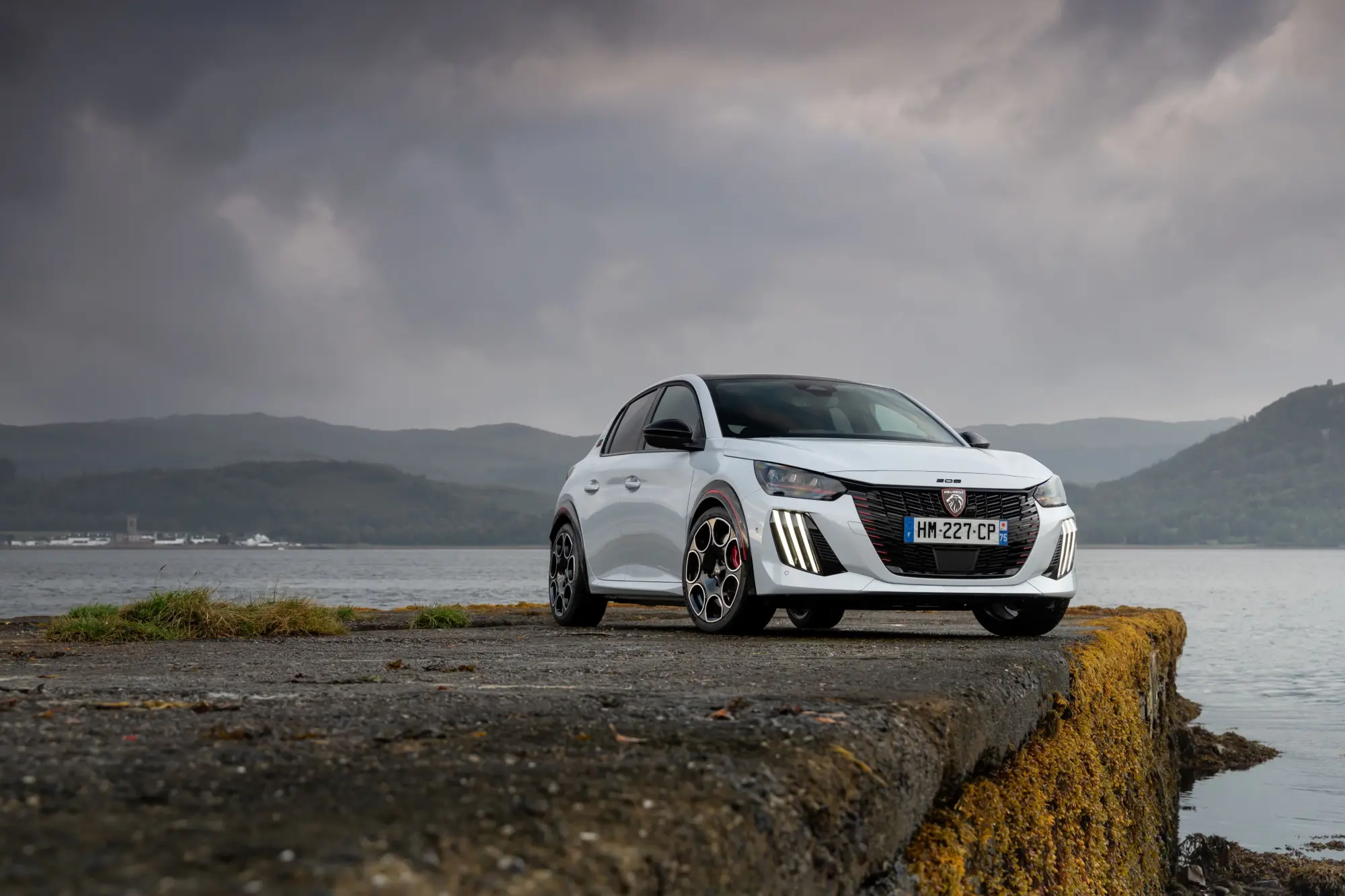 Peugeot E-208 GTi: la prima GTi elettrica rivoluziona il segmento hot hatch