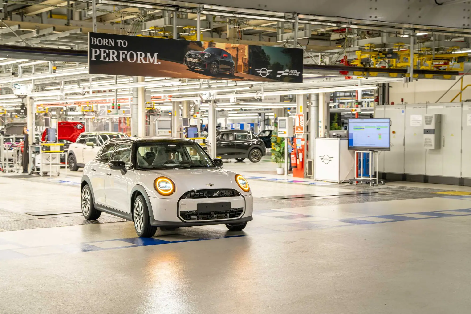 BMW raggiunge il milione di movimenti automatizzati grazie alla tecnologia AFW