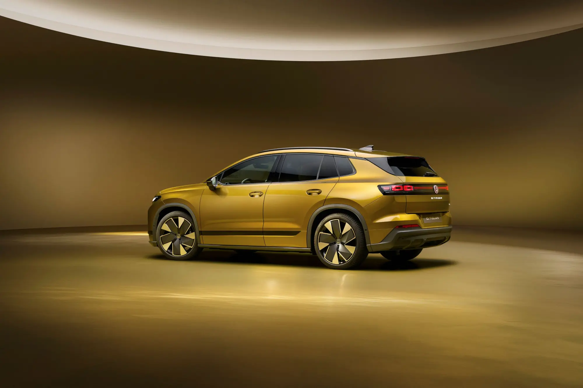 Volkswagen ID. Tiguan: il bestseller diventa elettrico e arriva in Italia da 41.100 euro