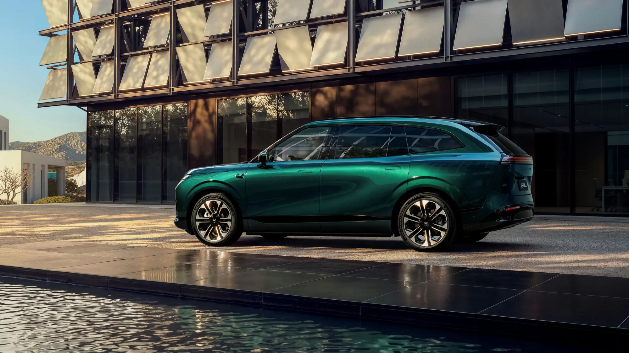 XPENG G9L: il nuovo SUV di lusso AI debutta a Parigi e apre gli ordini in Europa