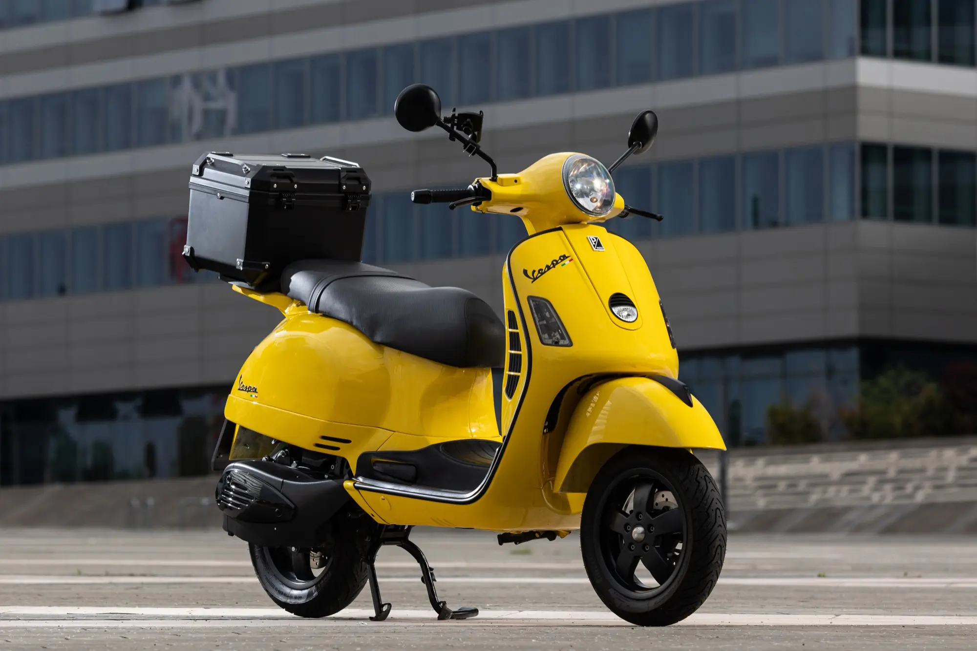 Vespa Newtron: il retrofit elettrico che rinnova l'icona italiana della ...