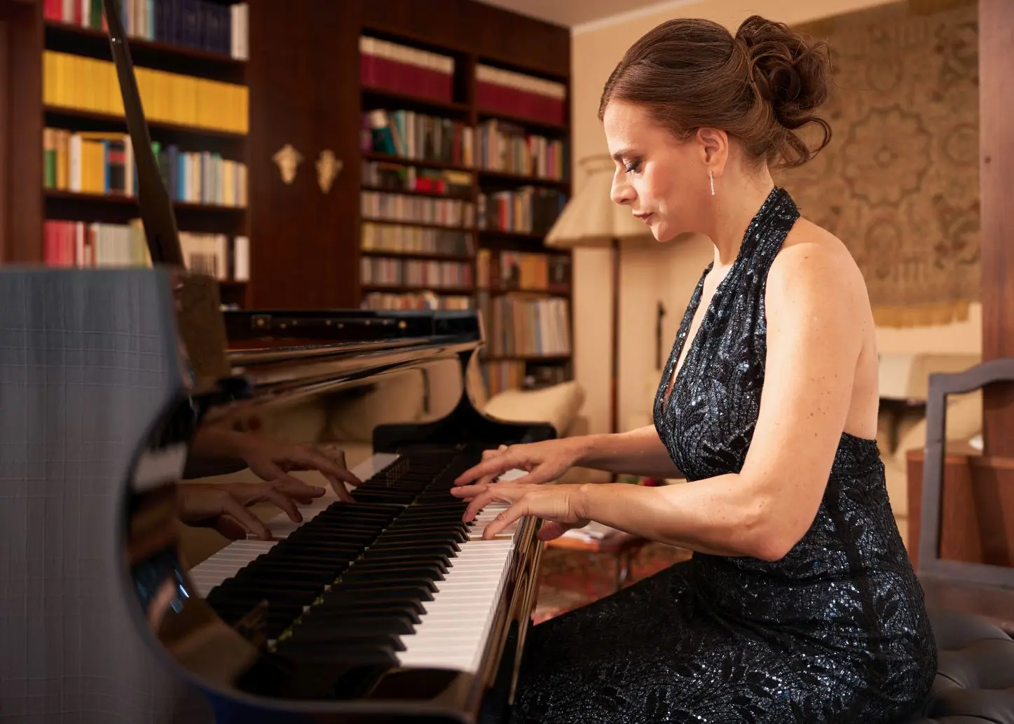 Ingrid Carbone porta a Milano la Piano Lesson sull'universo femminile e la musica