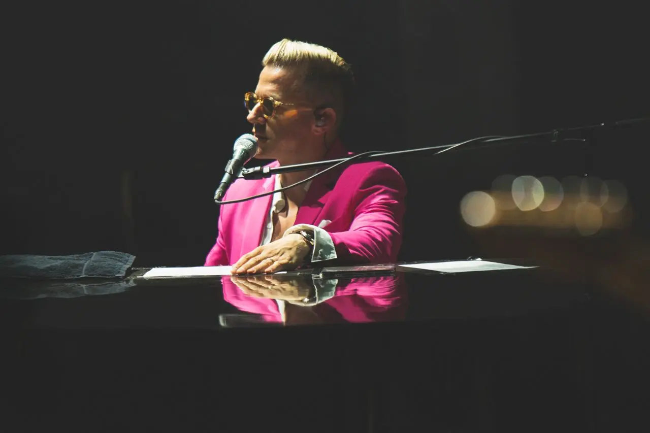 Matthew Lee apre il tour 2026 a Buscemi con il nuovo show From 20's to 20's
