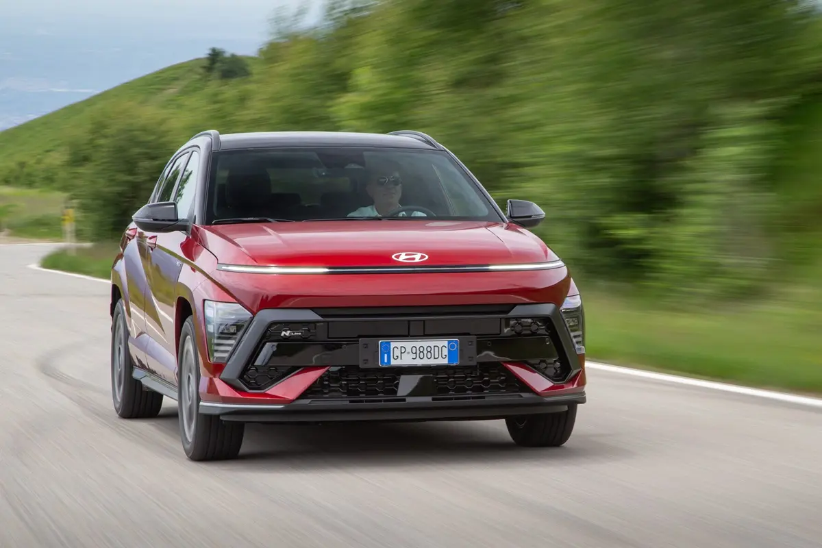 Hyundai KONA, la seconda generazione punta su design d'avanguardia e versatilità