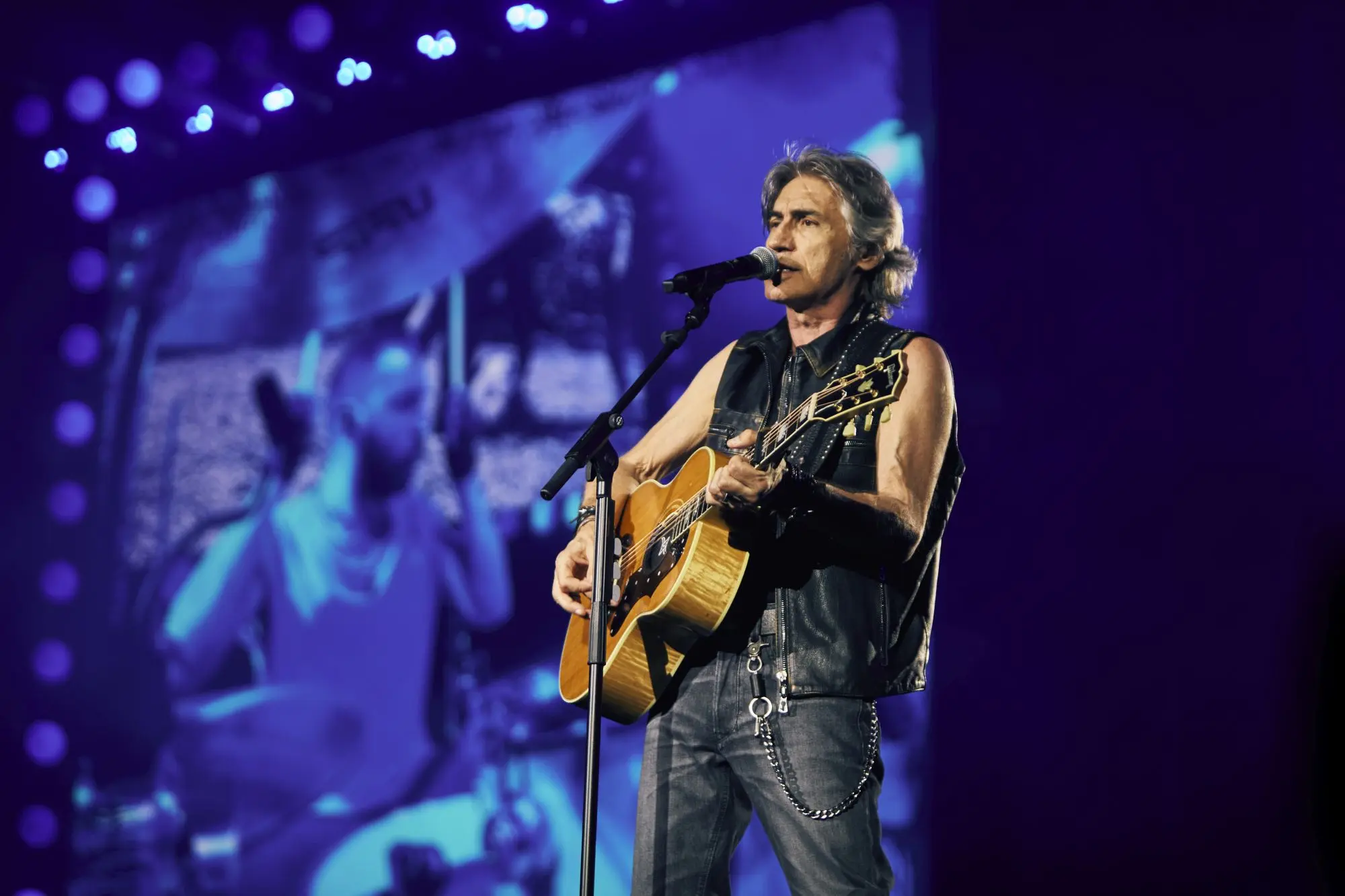 Ligabue lancia il video Qualcosa per te e annuncia il gran finale del tour
