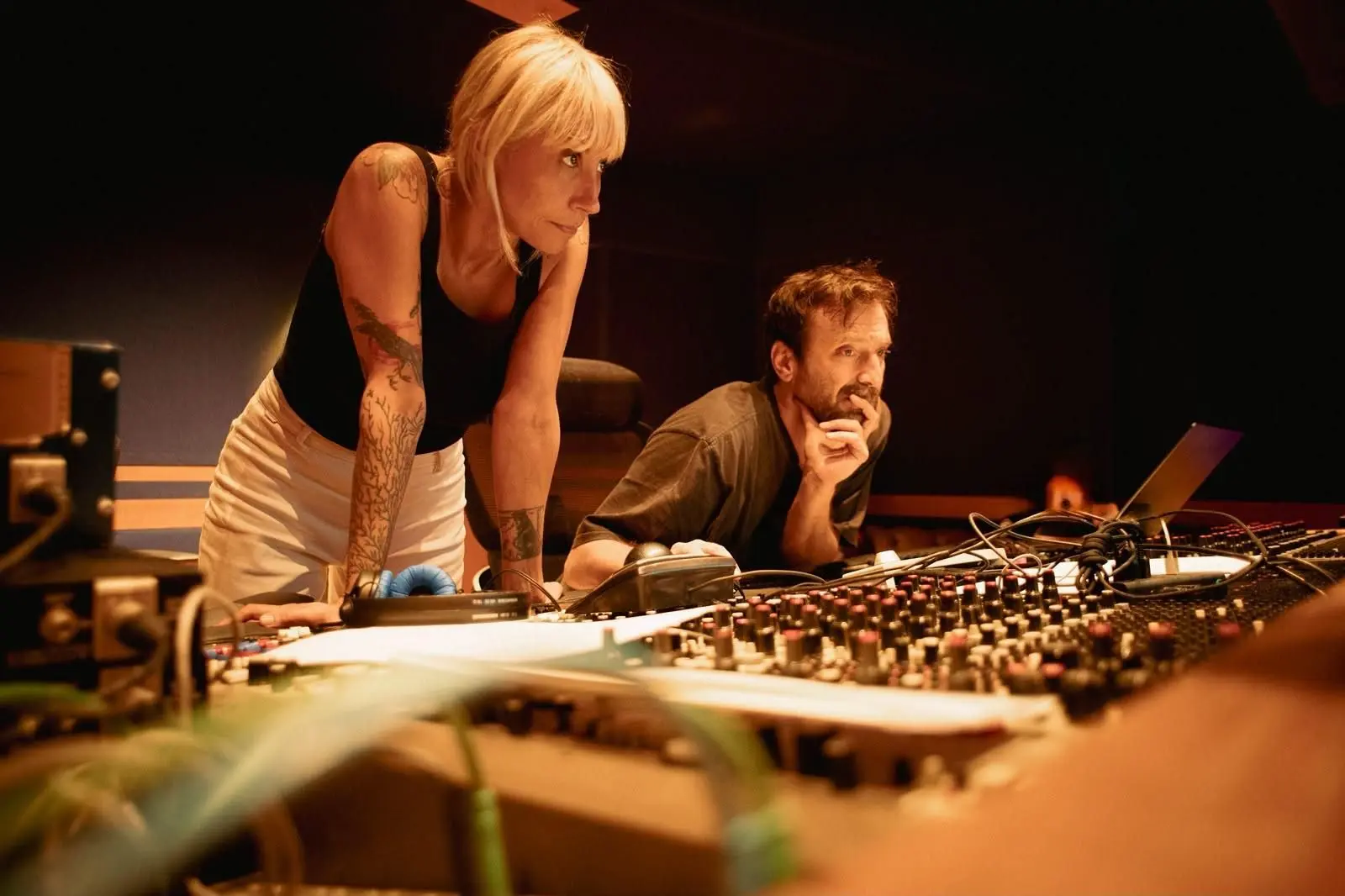 Cesare Cremonini annuncia la tracklist di AMATEUR: grandi ospiti e debutto live a Londra