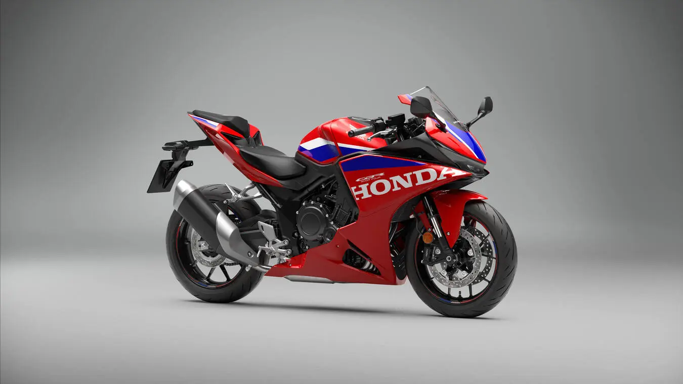 Honda presenta le supersportive 2027: debutta la nuova CBR500R FOUR e arriva la rinnovata CBR600RR