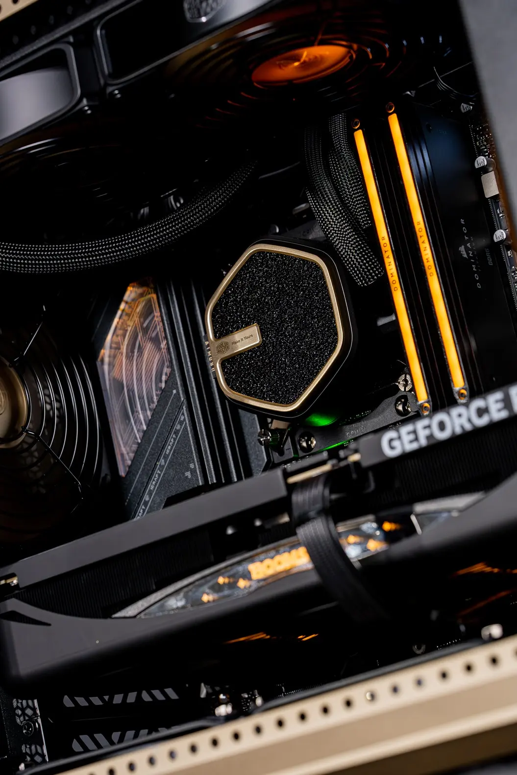 Cooler Master presenta le edizioni Gold di MasterFrame 400 Mesh e MasterLiquid Atmos II Pro