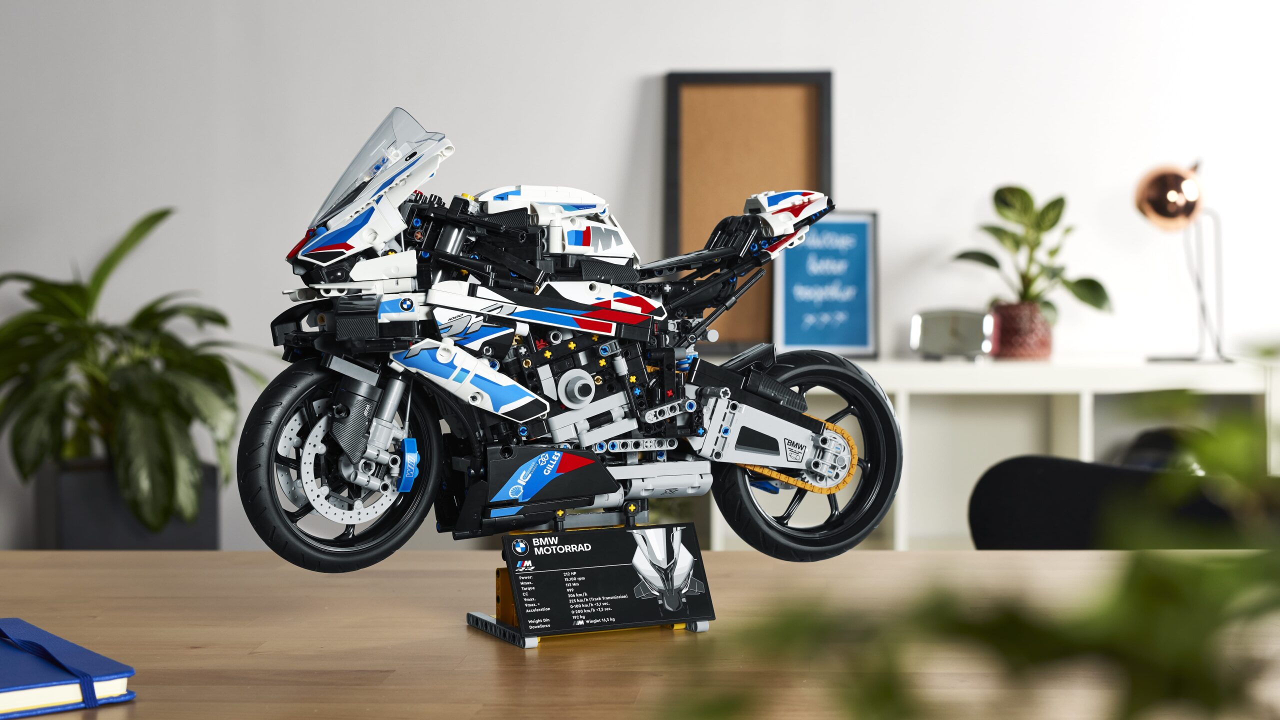 LEGO® Technic BMW M 1000 RR (2)